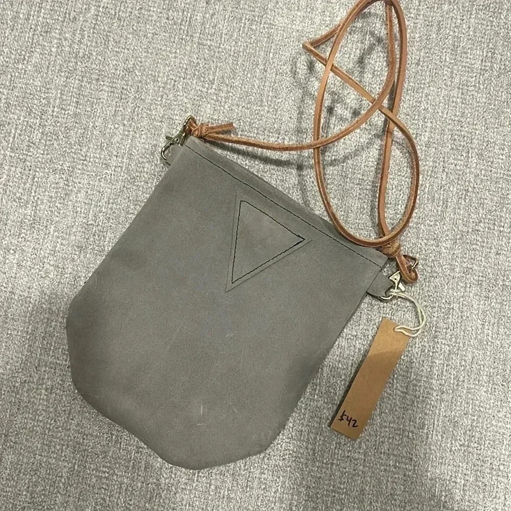 Grey Suede Crossbody Bag handmade - Picture 4 of 5